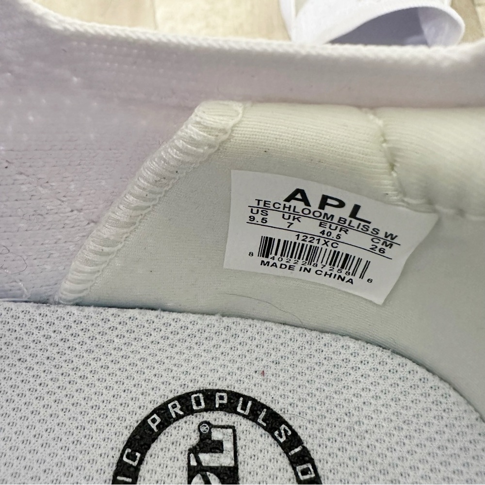 APL Women's TechLoom Bliss Running Sneakers in white 9.5 - Picture 10 of 10